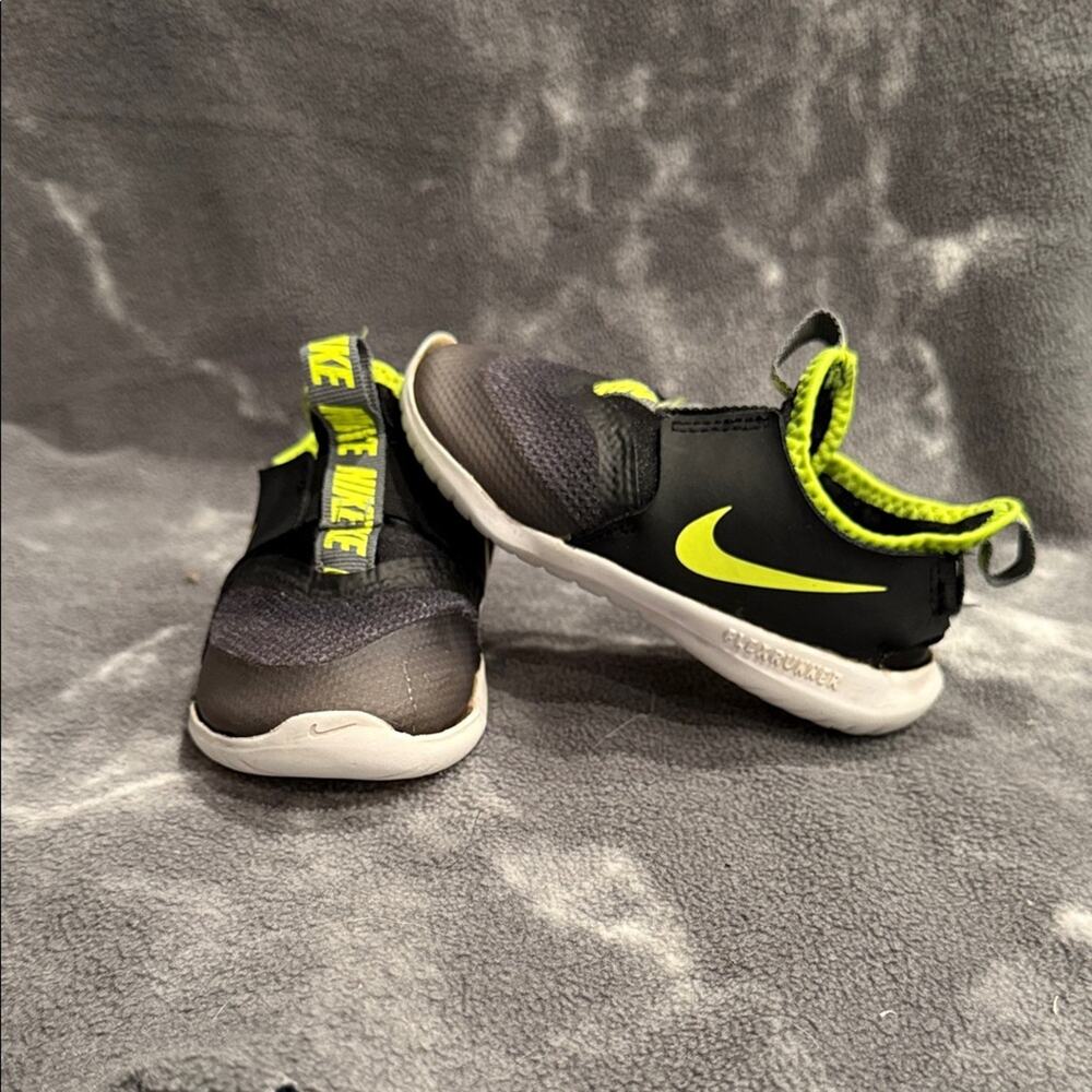 Nike Kids Black and Lime Sneakers